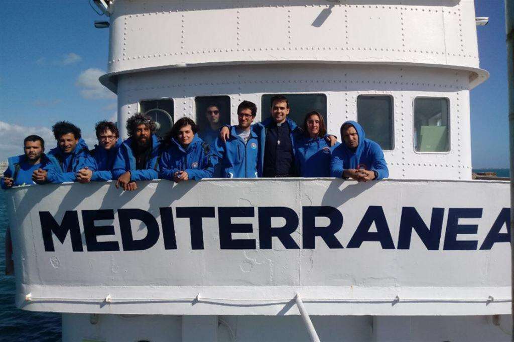 Don Mattia Ferrari a bordo della nave umanitaria Mare Jonio di Mediterranea