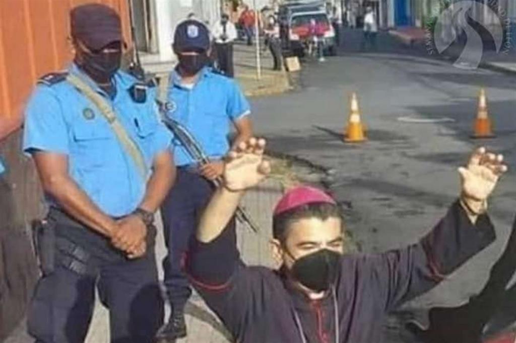 Ortega viola la curia: «sequestrato» un vescovo