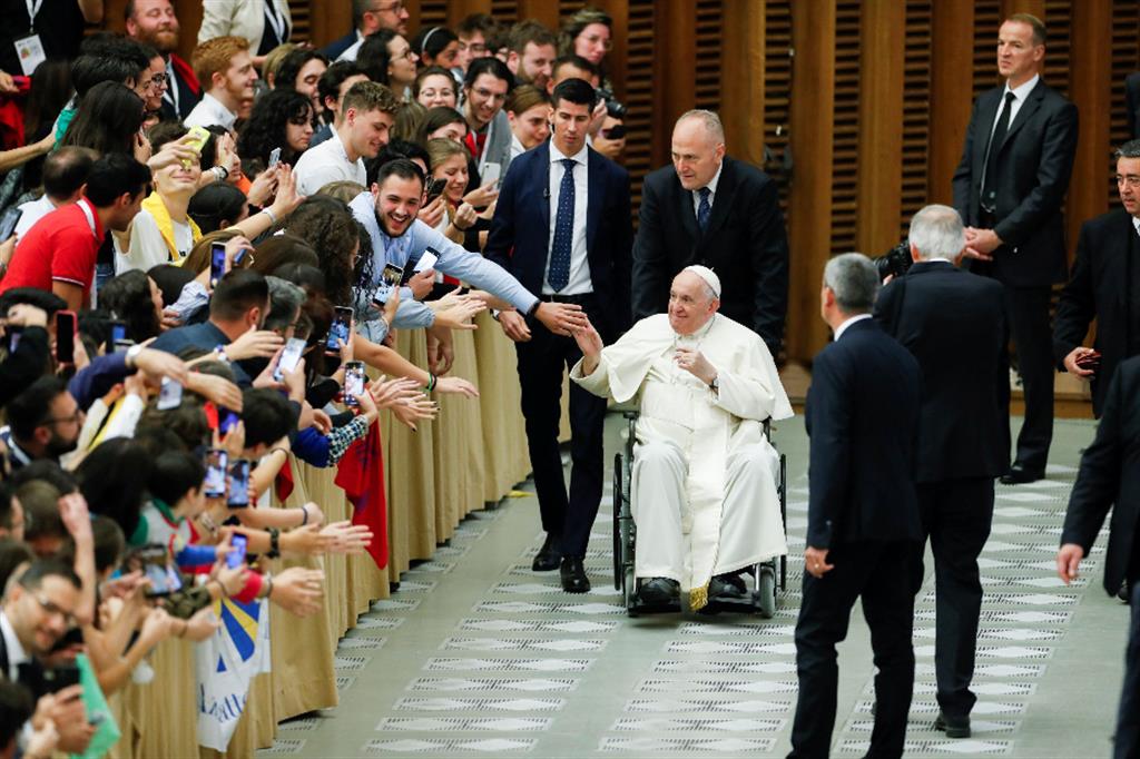 Il Papa saluta i giovani di Azione Cattolica stamani in Aula Paolo VI