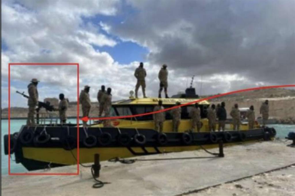 Alcune immagini dal dossier Onu: una motovedetta libica dotata (illegalmente) di armi pesanti. E l'Italia continua a sostenere la cosiddetta Guardia costiera libica, che in realtà è divisa in quattro flottiglie, legate ai vari clan
