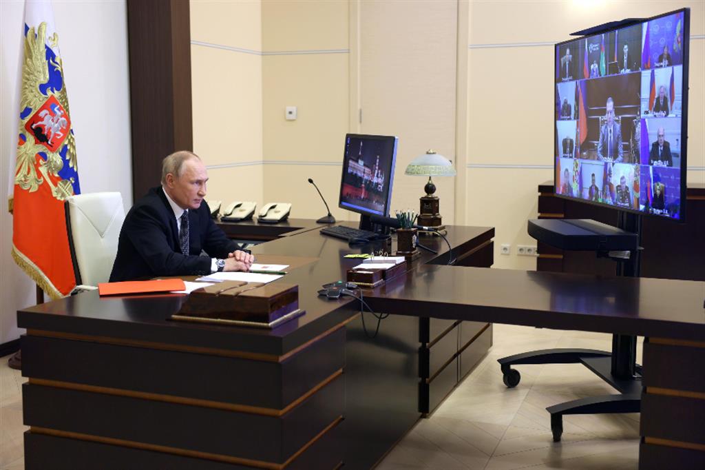 Il presidente russo Vladimir Putin ha partecipato stamani alla riunione del Consiglio di sicurezza della Federazione Russa