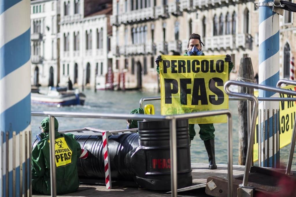 Una manifestazione a Venezia contro la Pfas