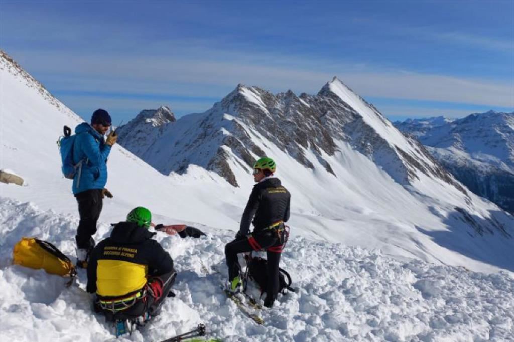 Il soccorso alpino in Valgrisenche dopo una valanga