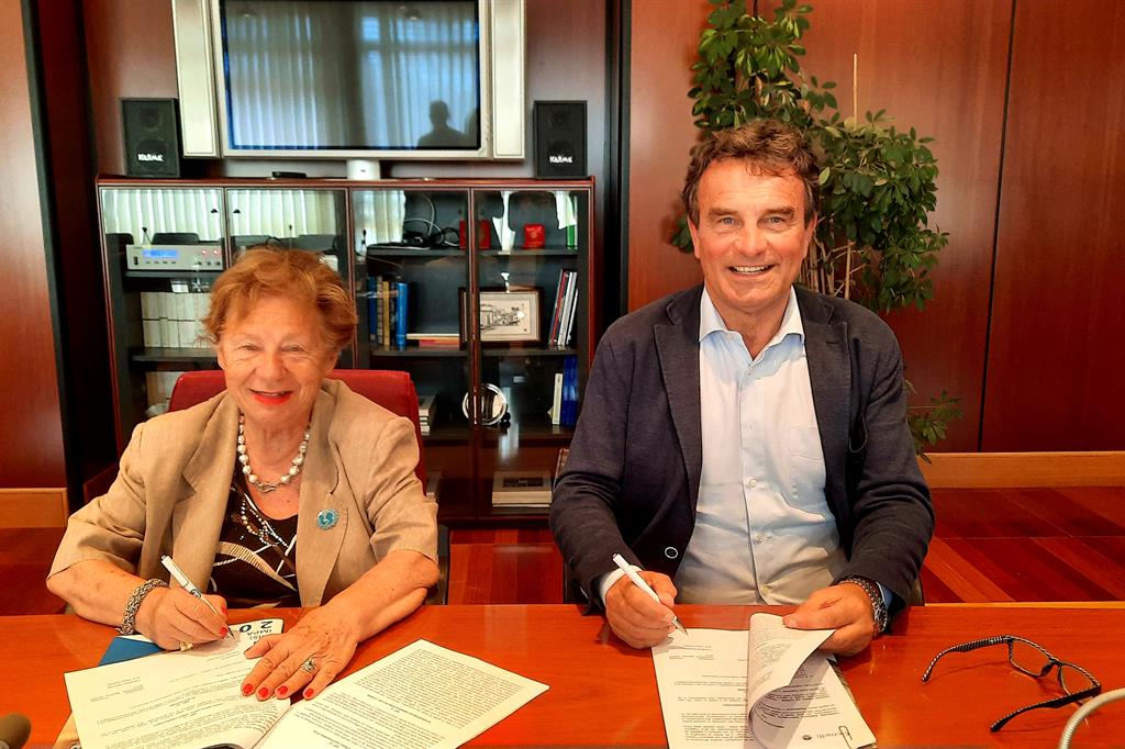 La Presidente dell’UNICEF Italia Carmela Pace e il direttore generale del Gemelli Marco Elefanti firmano il Protocollo d'Intesa