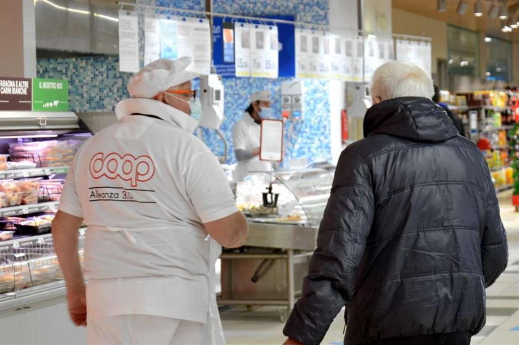 Anziani con demenza al supermercato senza paure