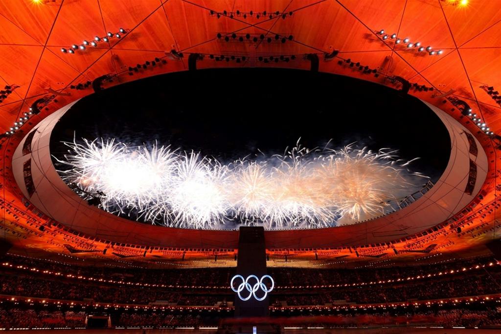 Circa 2.900 atleti provenienti da 91 paesi si sfidano per 109 medaglie d'oro in sette sport con 15 discipline da sabato fino al 20 febbraio. La cerimonia di 110 minuti è diretta da Zhang Yimou come nel 2008 - Reuters