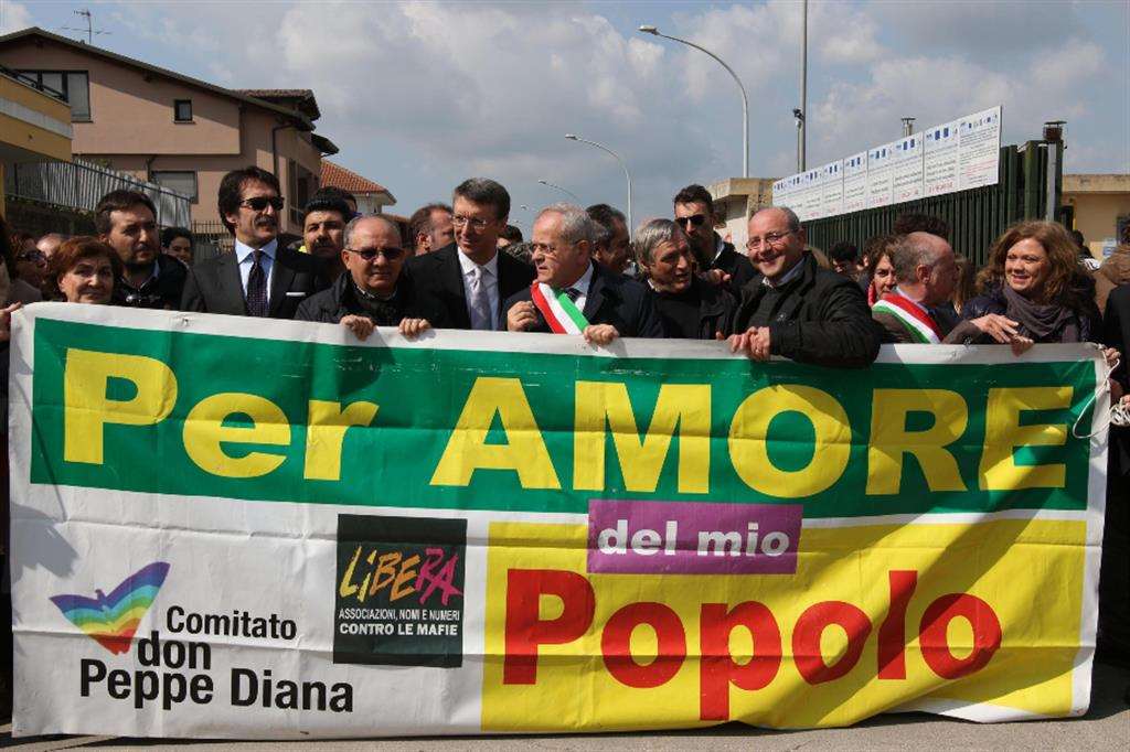 Un momento del piccolo corteo a Casal di Principe (Caserta) per ricordare Don Peppe Diana, 19 marzo 2015