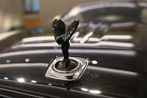 Alla Rolls-Royce anche il contratto è di lusso: aumento del 17,6%