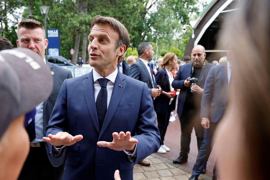 Macron esce ridimensionato dalle legislative a due turni
