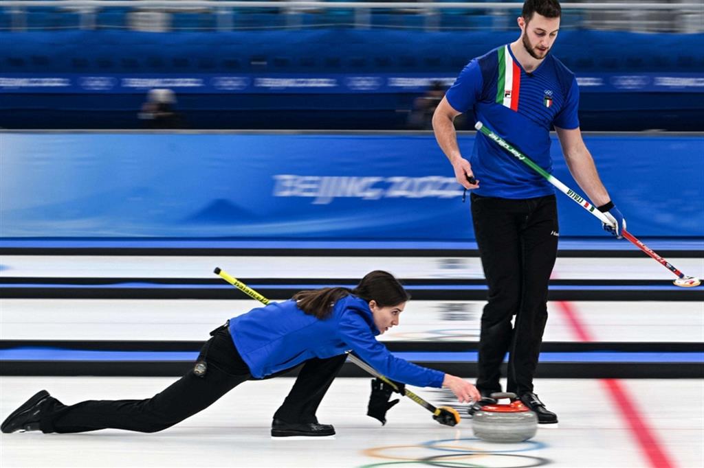 Stefania Costantini e Amos Mosaner si sono imposti nella finale di curling contro la Norvegia per 7-5