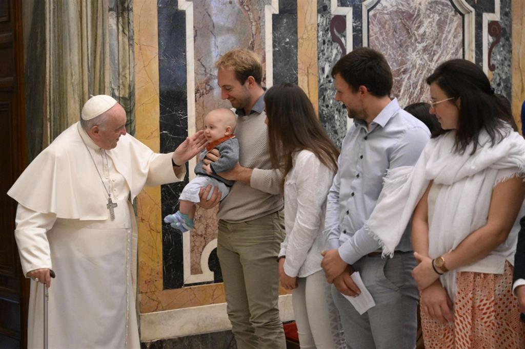 Il Papa: siate artigiani di pace, l'umanità è in grave pericolo