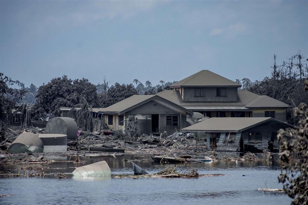L'isola di Nomuka, nell'arcipelago di Tonga, devastato, il 15 gennaio scorso, dall'eruzione di un vulcano sottomarino e da uno tsunami