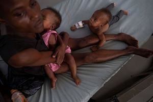 Haiti ostaggio delle gang affonda nell'epidemia senza i mezzi 