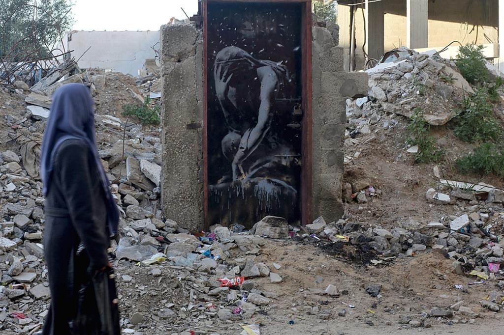 Un'opera di Banksy a Gaza