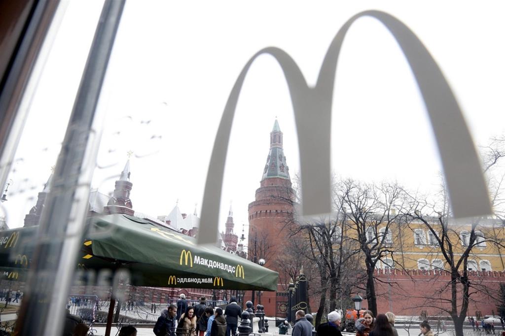Un McDonald’s di Mosca, chiuso dopo l’invasione dell’Ucraina