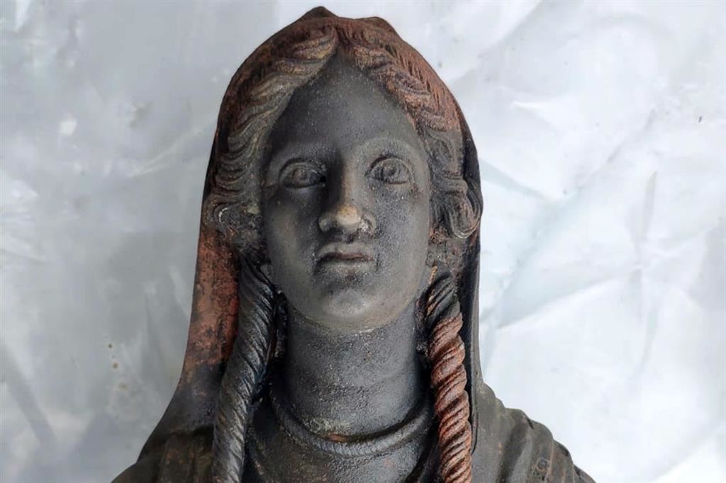 A San Casciano il fango restituisce un tesoro nascosto di 24 bronzi