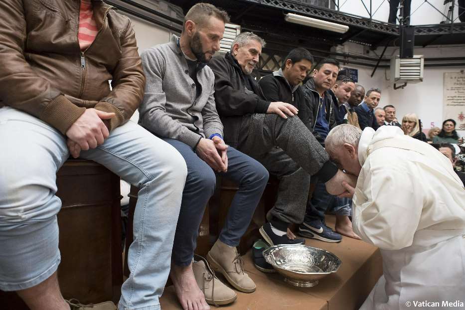 Papa Francesco lava i piedi ai carcerati di Regina Coeli il 30 marzo 2018