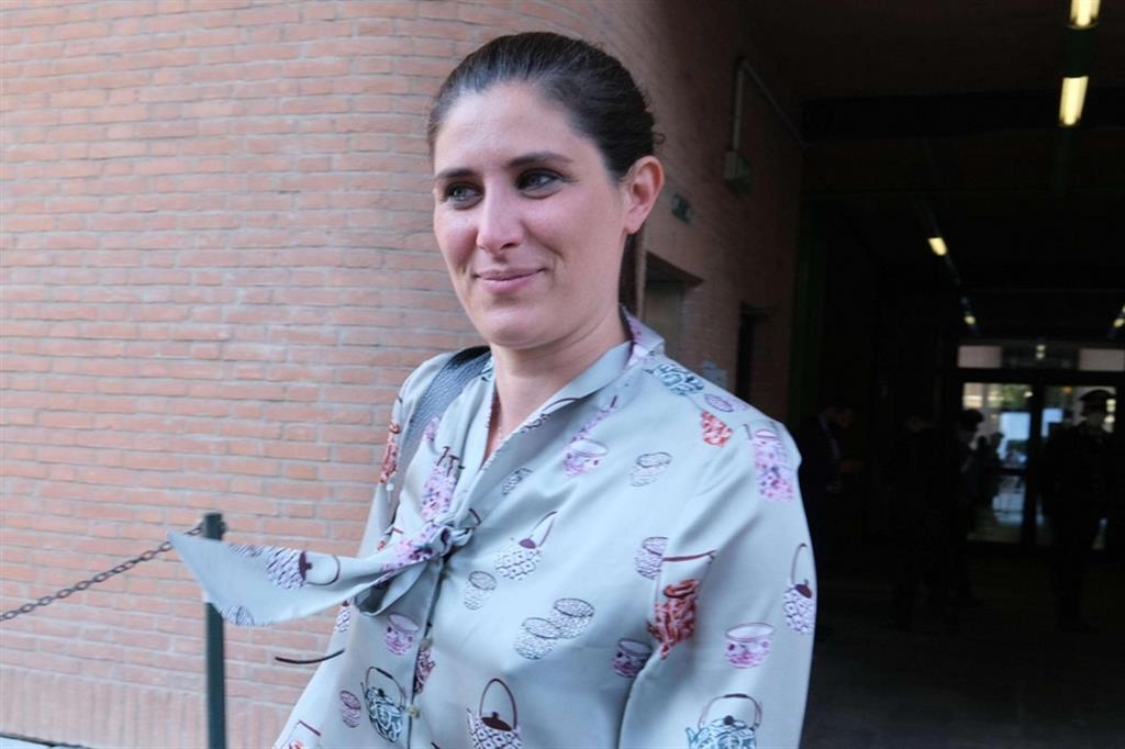 Chiara Appendino esce dal tribunale dopo essere scoppiata a piangere al momento dell'assoluzione