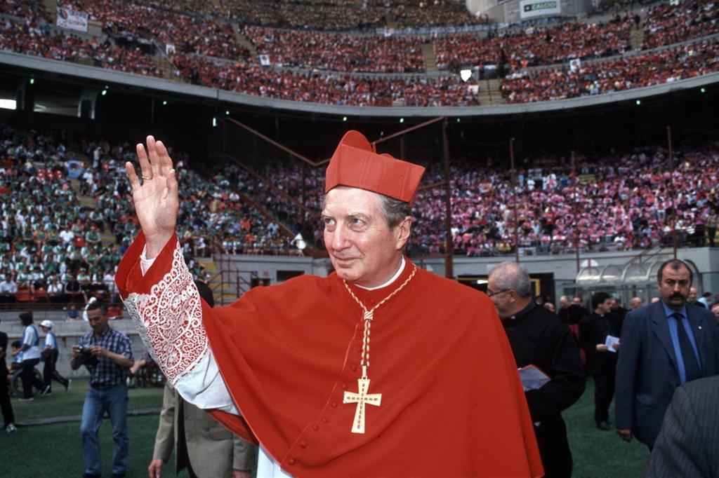 Il cardinale Martini in un incontro con i cresimandi a Milano