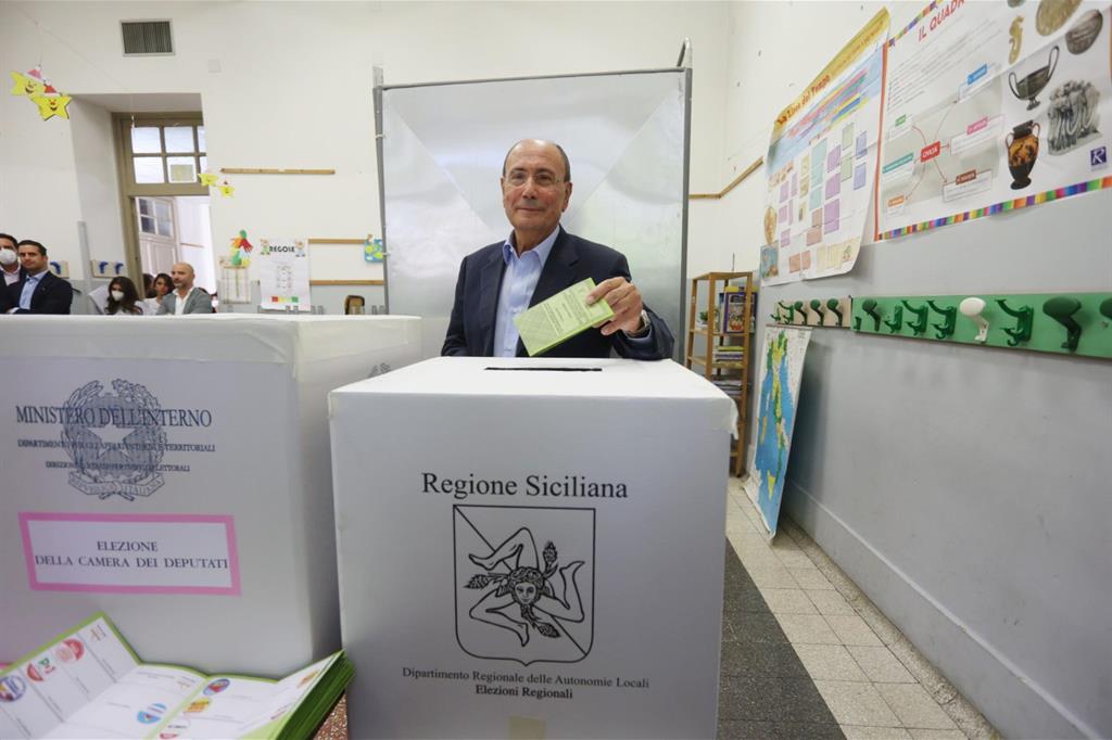 Renato Schifani al voto in Sicilia