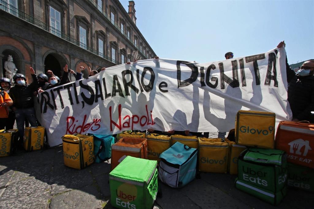Protesta dei rider a Napoli