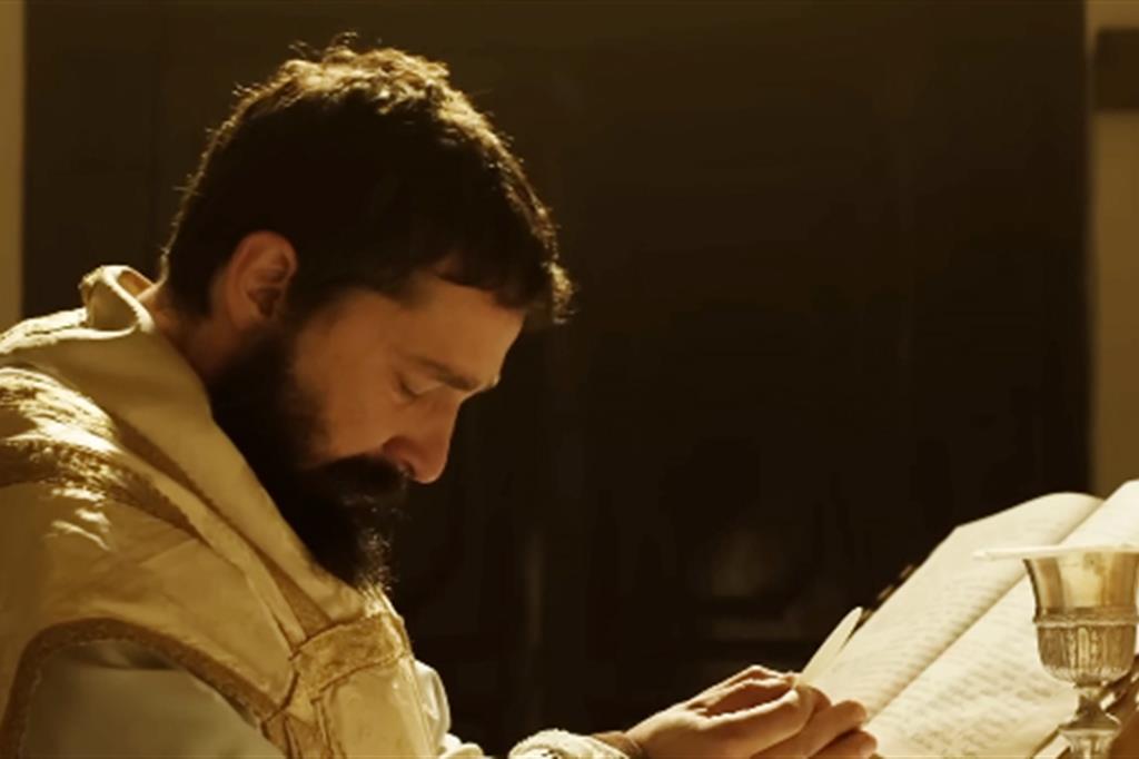 Shia LaBeouf in "Padre Pio" di Abel Ferrara