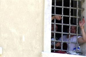 «Detenuto torturato», un caso a Bari Altri due suicidi in cella: 75 nel 2022