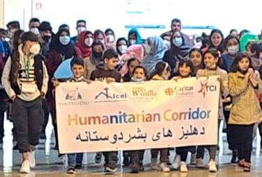 Corridoi umanitari, arrivati a Fiumicino 152 profughi afghani