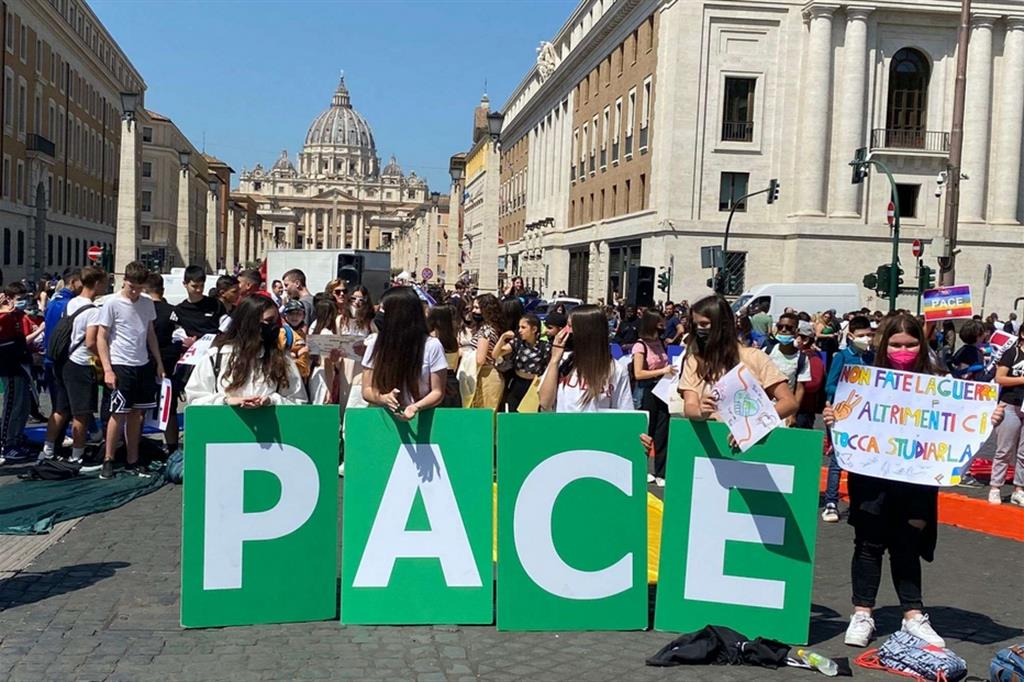 Torna il "Peacemob", i ragazzi delle medie in piazza