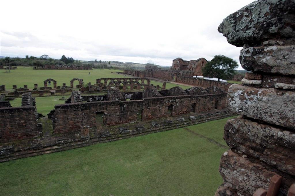 Le rovine della riduzione della Santissima Trinità del Paranà, nell'odierno Paraguay