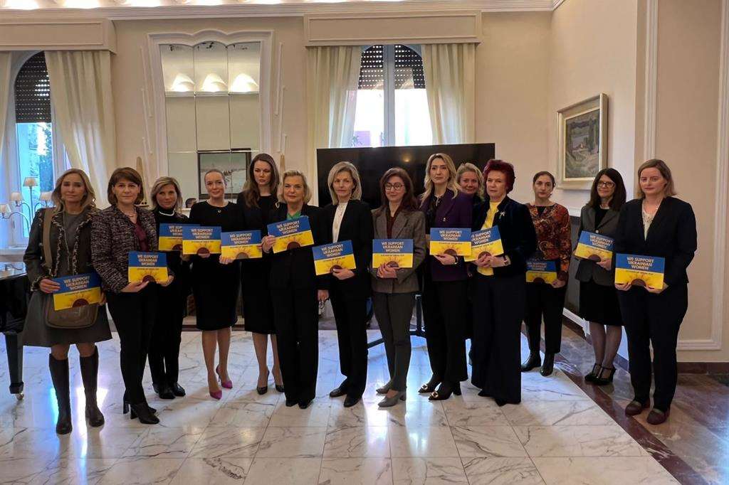 Le donne ambasciatori in Italia che hanno firmato il messaggio congiunto