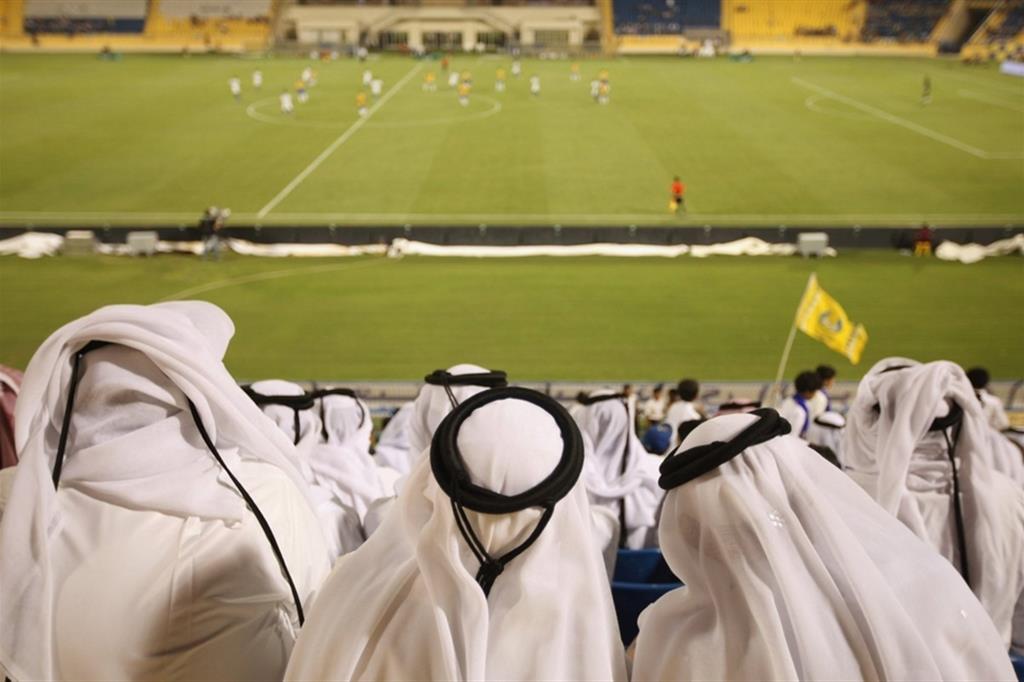 Emiri del Qatar allo stadio mentre assistono a un incontro di calcio
