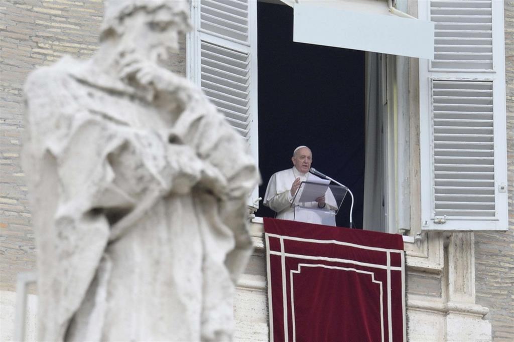 Il Papa: "Come è triste che popoli cristiani si facciano la guerra"