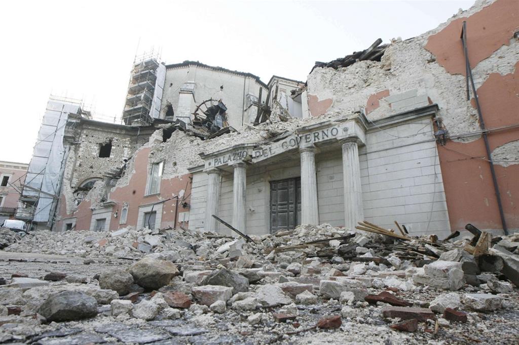 La sentenza sulle vittime del terremoto de L’Aquila: «Risarcimenti tagliati perché non sono scappati»