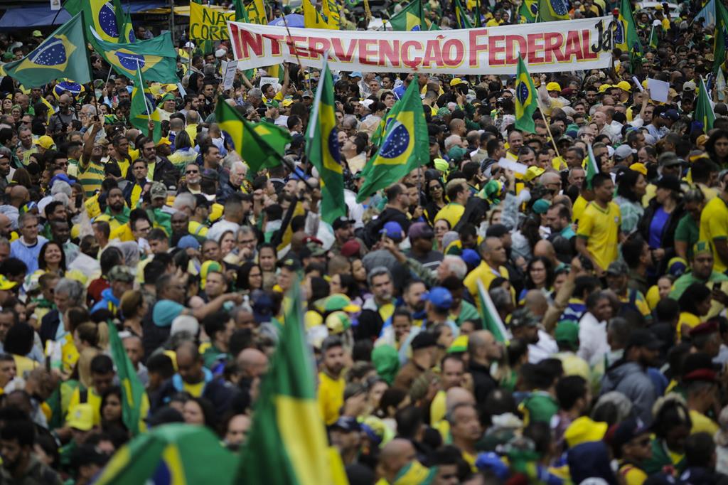 Manifestazione a Rio a favore dell'intervento dei militari contro la vittoria di Lula