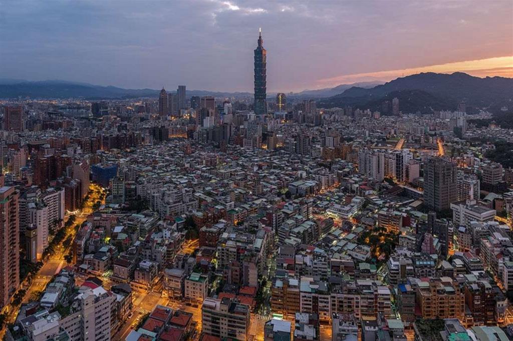 Una veduta di Taipei, la capitale di Taiwan, col grattacielo a forma di bambù alto 509 metri
