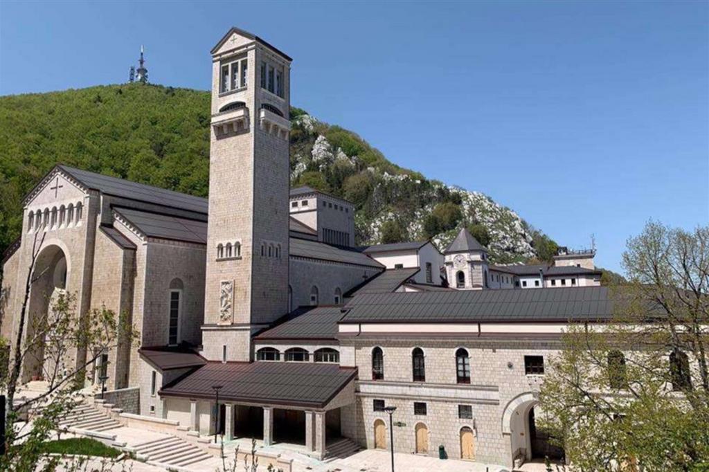 Monaci positivi, chiuse le abbazie di Montevergine e del Loreto