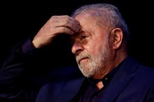 Lula comincia l'anno tornando in sella: minacce e giuramento blindato