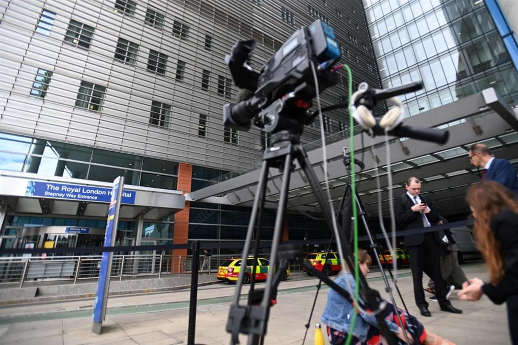 Il Royal London Hospital preso d'assalto dai giornalisti