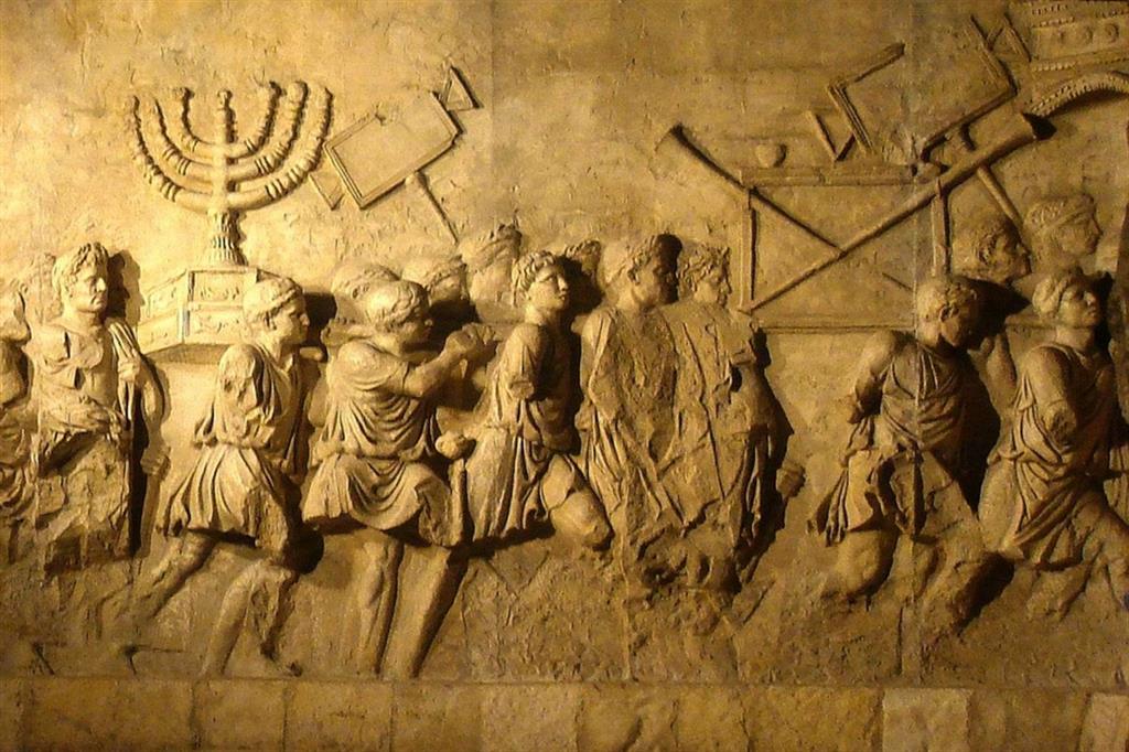 Rilievo dell’Arco di Tito, copia nel Museum of the Jewish People a Tel Aviv: soldati romani celebrano la Giudea Capta