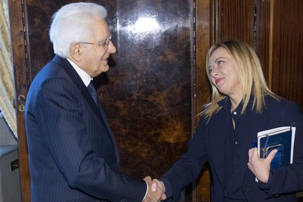 Il presidente Sergio Mattarella accoglie Giorgia Meloni