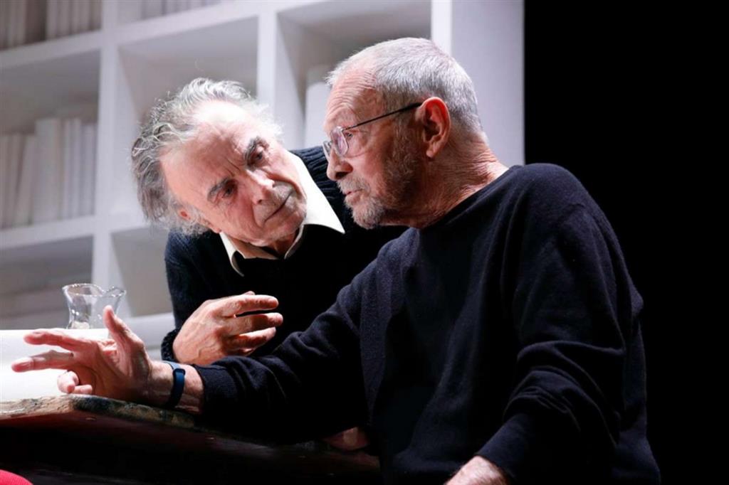 Franco Branciaroli, 74 anni, e Umberto Orsini, 87 anni, protagonisti di 'Pour un oui ou pour un non' di Nathalie Sarraute