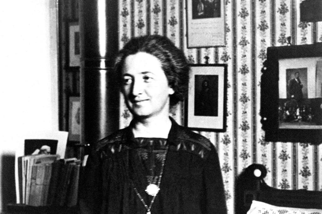 Armida Barelli nel suo studio a 45 anni, nel 1927