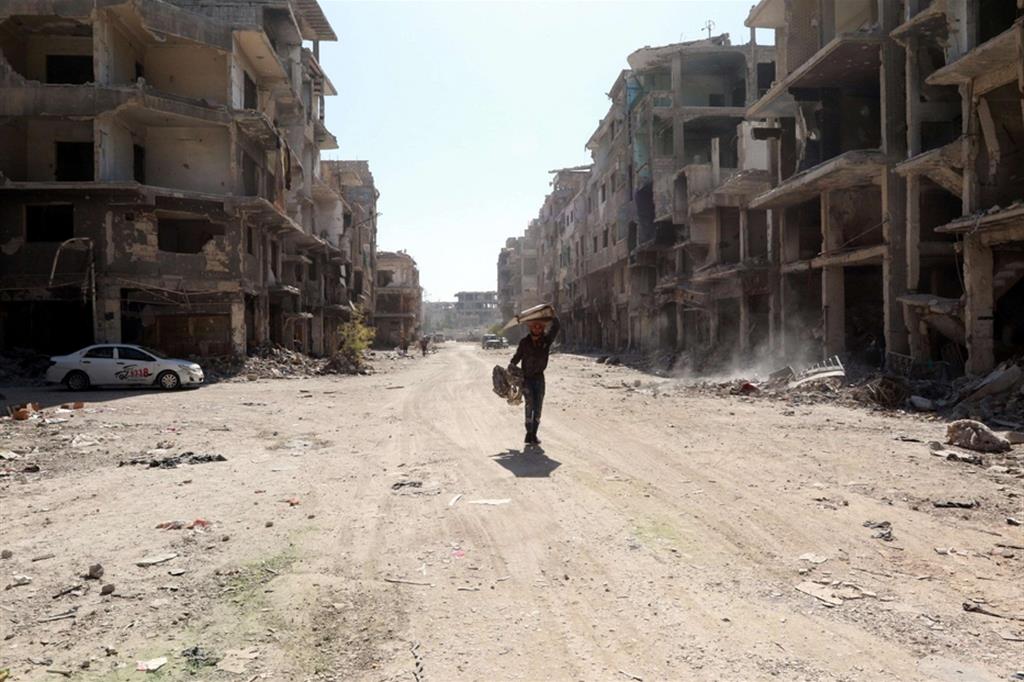 Le strade del campo per rifugiati di Yarmouk, devastato dalla guerra, a sud di Damasco in Siria