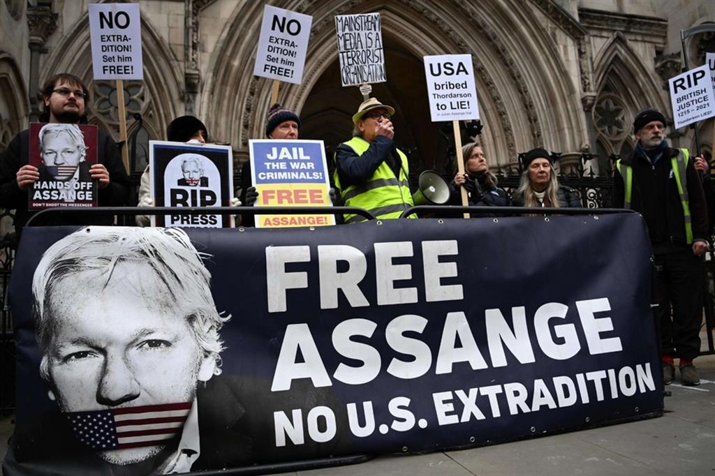 Manifestazione a Londra per la liberazione di Julian Assange, fondatore di WikiLeaks