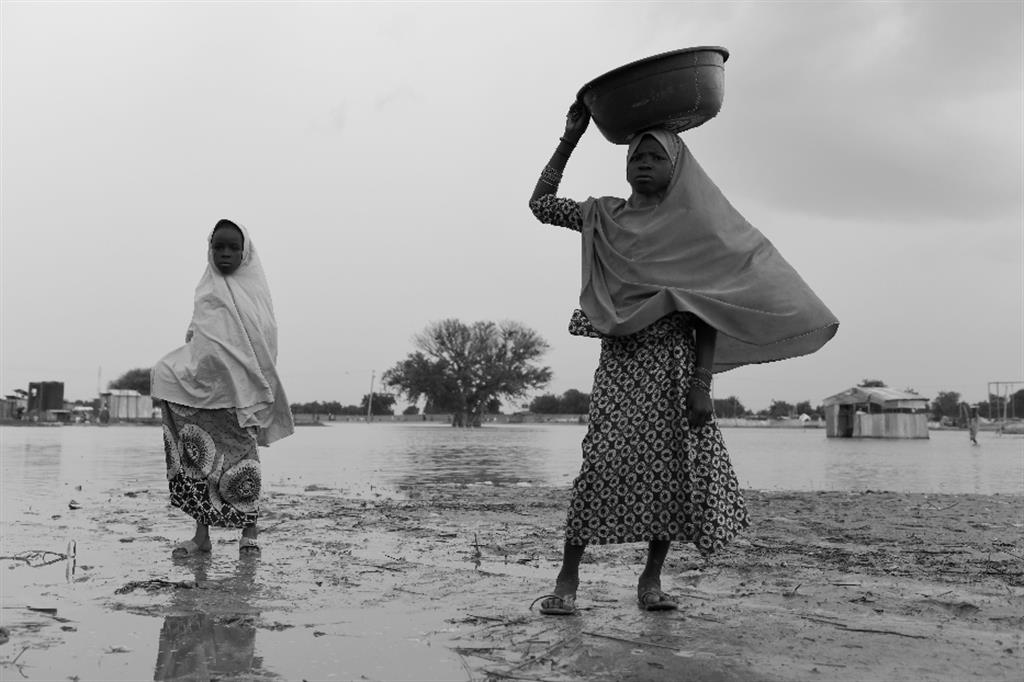 Nigeria, Campo di Muna Al-Barnawi, Maiduguri / I campi non hanno sistemi di drenaggio idrico: durante la stagione delle piogge gli allagamenti aumentano il rischio di malattie