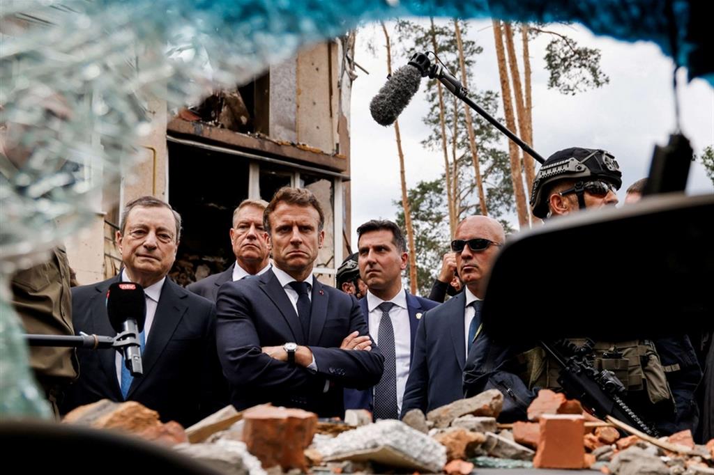Draghi, Macron e Scholz a Kiev: «Il mondo è dalla vostra parte»