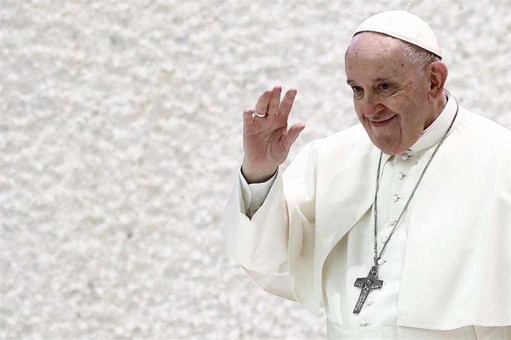 Il Papa: «Padri e madri profughi per me sono eroi»