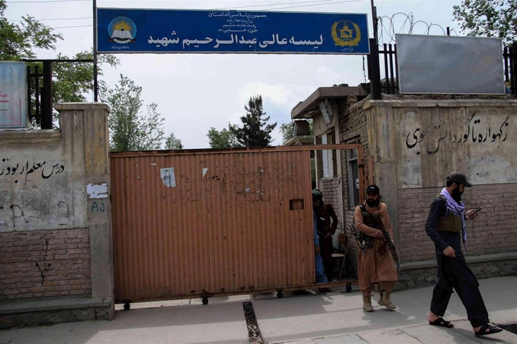Esplosioni vicino scuola a Kabul: morti almeno 25 studenti