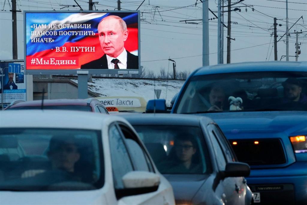 Traffico a San Pietroburgo: la Russia è l'ottavo mercato mondiale dell'auto